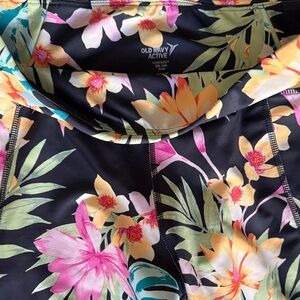 Old Navy Floral Active Leggings in Black with Pink & Yellow Blooms